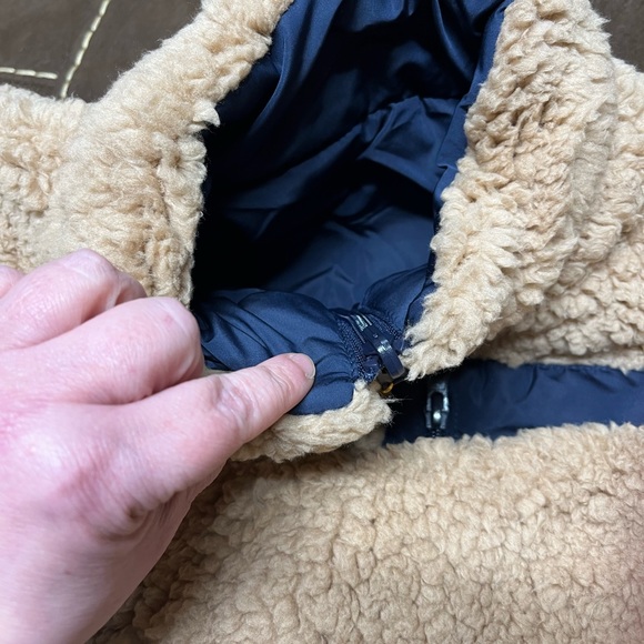 NWT Reversible Faux Fur Jacket (Beige and Navy) no tag on inside - Picture 6 of 8